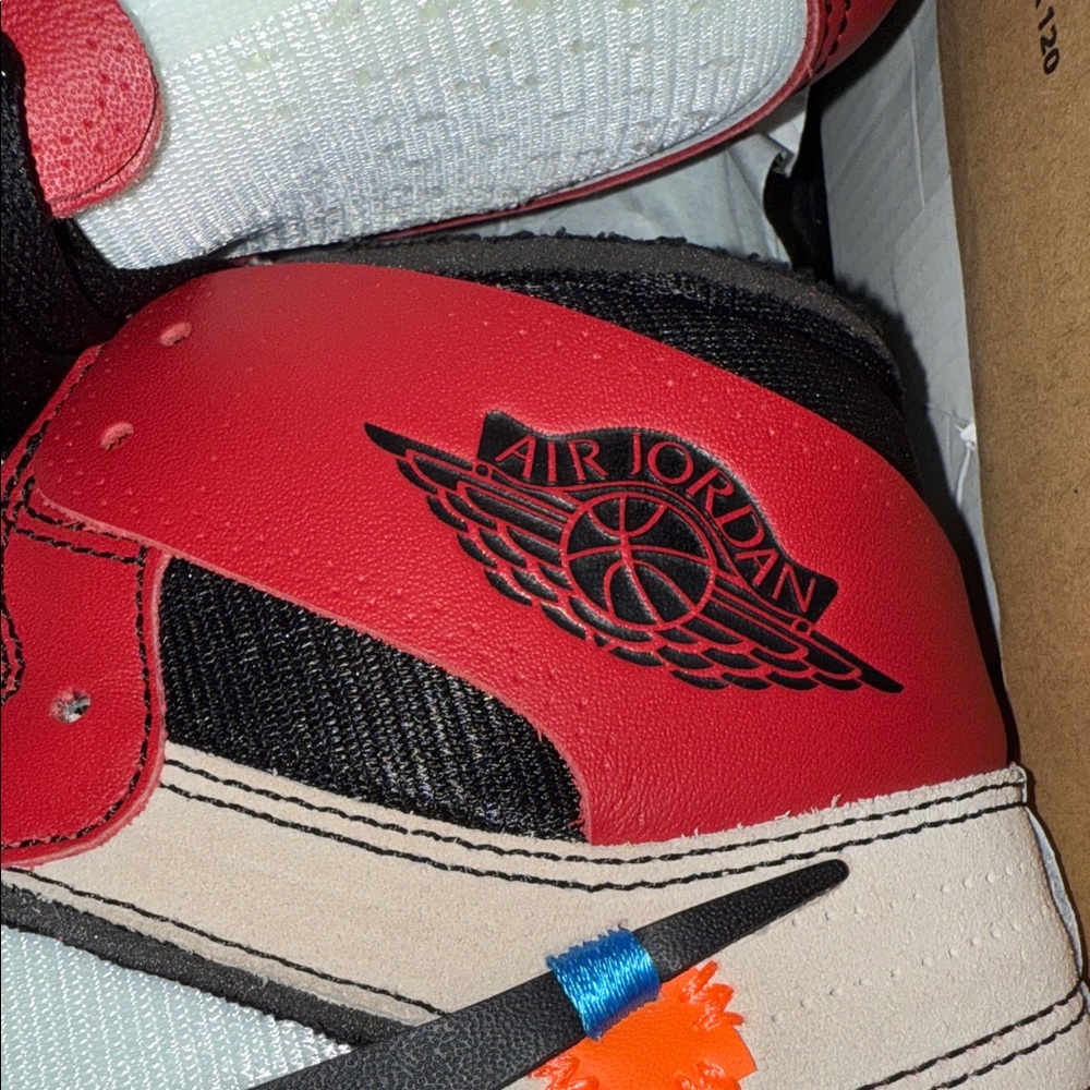 Off-White Nike Air Jordan 1 OG Shoes - Picture 9 of 10